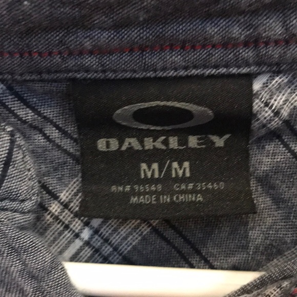 Oakley - Picture 3 of 3